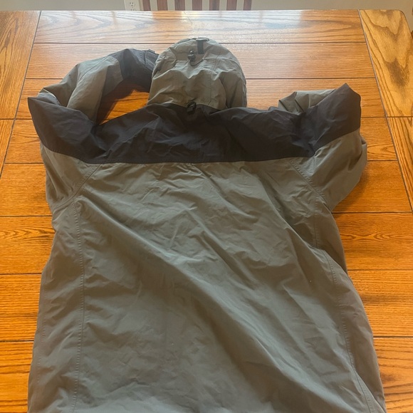Bass Pro ShopMen's 3XLT Gore-Tex rain coat - Picture 8 of 9